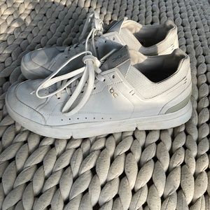 On Cloud Running- the Roger Advantage white with mint trim. Women 9